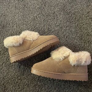 NIB Podjerety Fur Booties